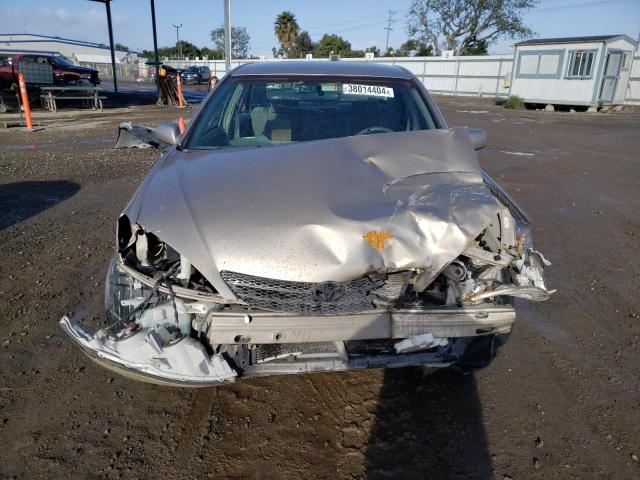 JTDBE32K020101813 - 2002 TOYOTA CAMRY LE GOLD photo 5