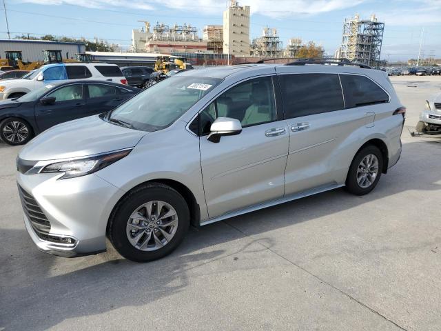 5TDYRKEC9PS179864 - 2023 TOYOTA SIENNA XLE GRAY photo 1