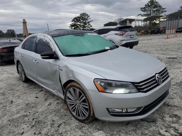 1VWBT7A38FC072361 - 2015 VOLKSWAGEN PASSAT SE SILVER photo 4