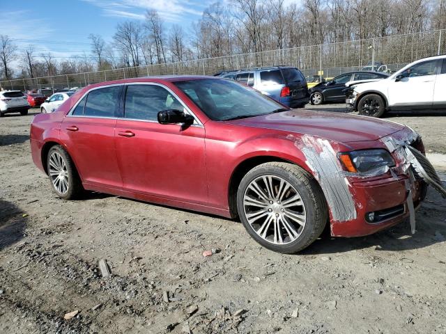 2C3CCABG0DH735488 - 2013 CHRYSLER 300 S RED photo 4