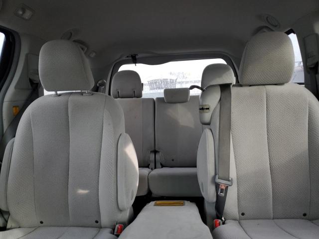 5TDKK3DC1CS218930 - 2012 TOYOTA SIENNA LE 银色 照片 10