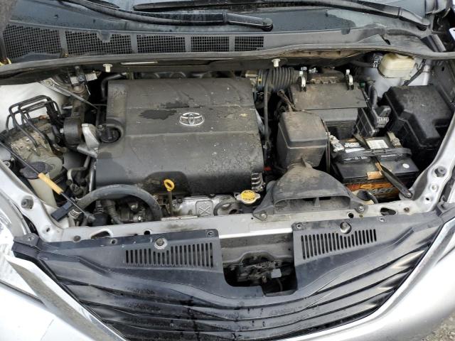 5TDKK3DC1CS218930 - 2012 TOYOTA SIENNA LE 银色 照片 12