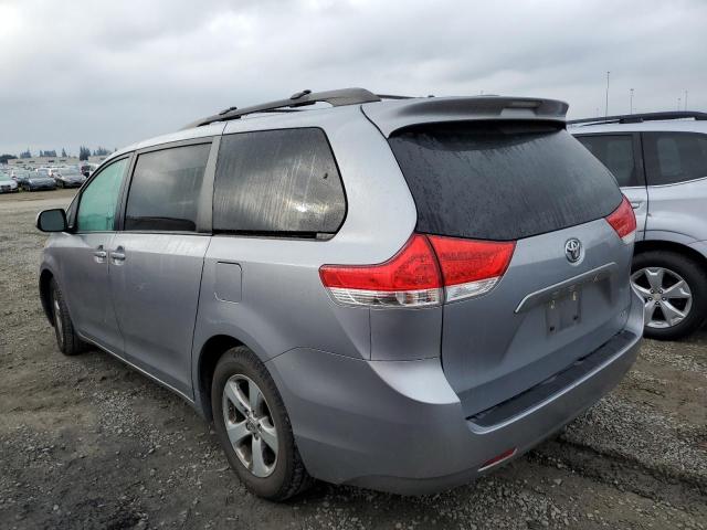 5TDKK3DC1CS218930 - 2012 TOYOTA SIENNA LE 银色 照片 2