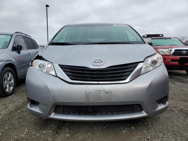 5TDKK3DC1CS218930 - 2012 TOYOTA SIENNA LE 银色 照片 5