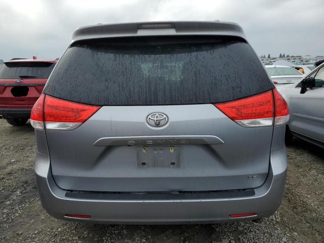 5TDKK3DC1CS218930 - 2012 TOYOTA SIENNA LE 银色 照片 6