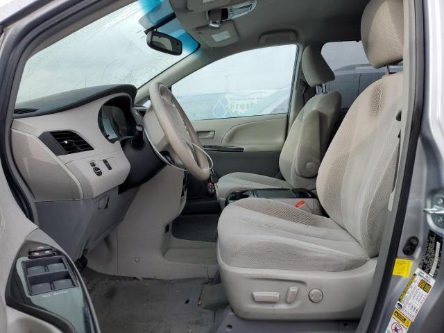5TDKK3DC1CS218930 - 2012 TOYOTA SIENNA LE 银色 照片 7