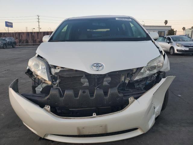 5TDYK3DC1FS603581 - 2015 TOYOTA SIENNA XLE WHITE photo 5