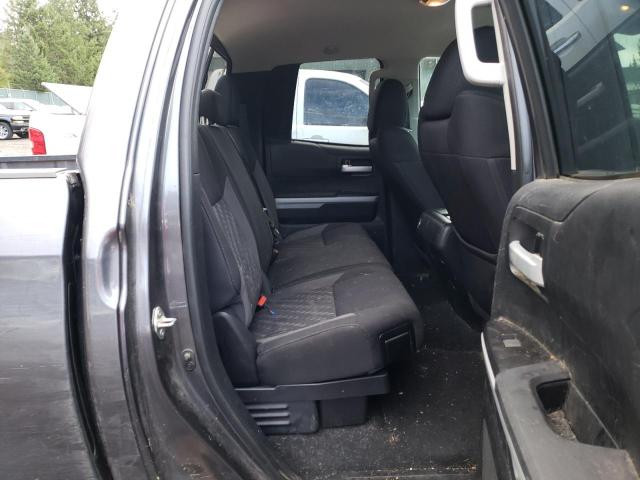 5TFUY5F14JX724189 - 2018 TOYOTA TUNDRA DOUBLE CAB SR/SR5 GRAY photo 10