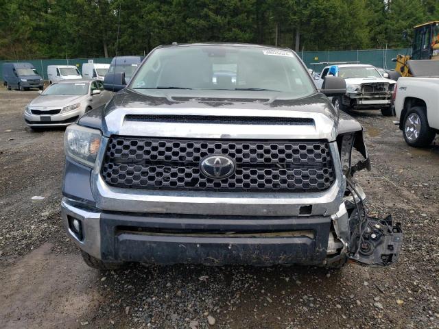 5TFUY5F14JX724189 - 2018 TOYOTA TUNDRA DOUBLE CAB SR/SR5 GRAY photo 5