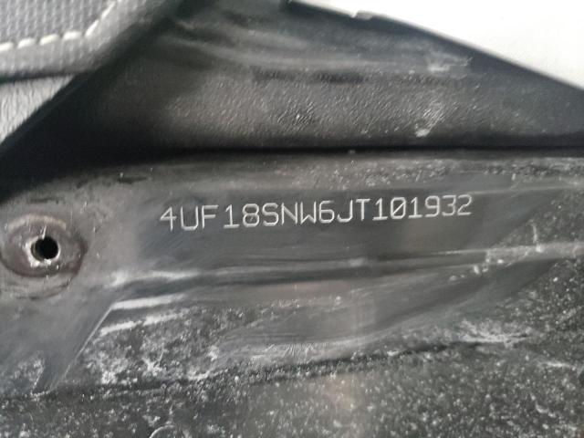 4UF18SNW6JT101932 - 2018 ARCTIC CAT M8 GREEN photo 10