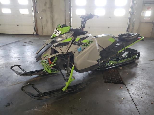 4UF18SNW6JT101932 - 2018 ARCTIC CAT M8 GREEN photo 2