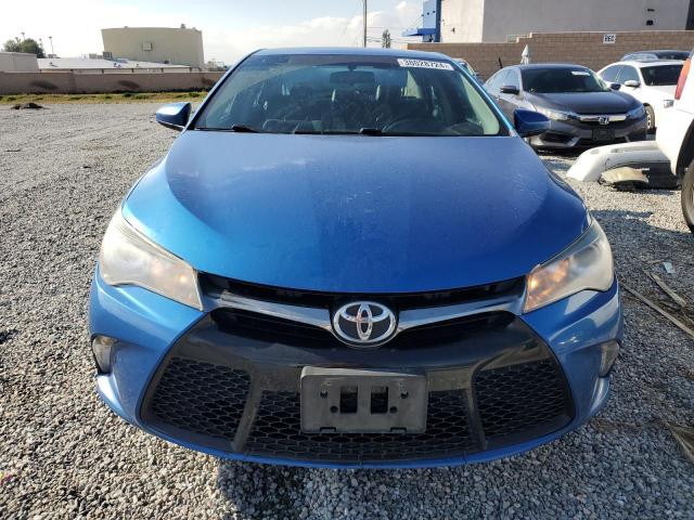 4T1BF1FK4HU635499 - 2017 TOYOTA CAMRY LE BLUE photo 5