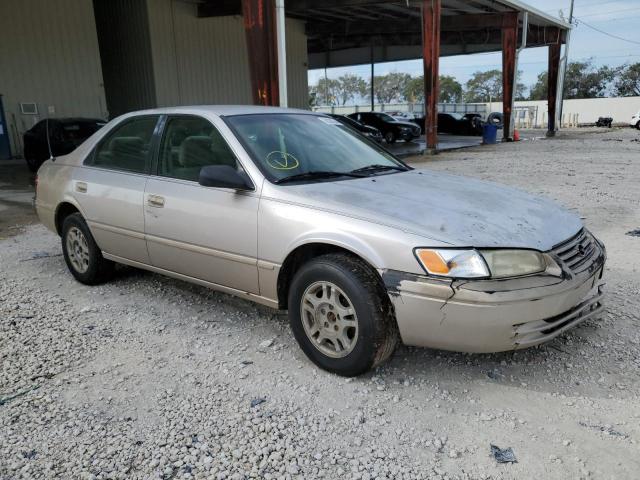 4T1BG22KXWU301788 - 1998 TOYOTA CAMRY CE BEIGE photo 4