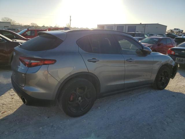 ZASFAKPN9J7B89946 - 2018 ALFA ROMEO STELVIO SPORT SILVER photo 3