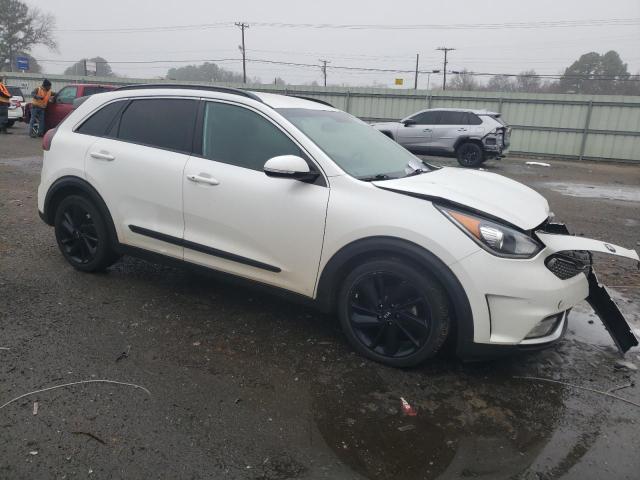 KNDCC3LC8K5239863 - 2019 KIA NIRO EX WHITE photo 4