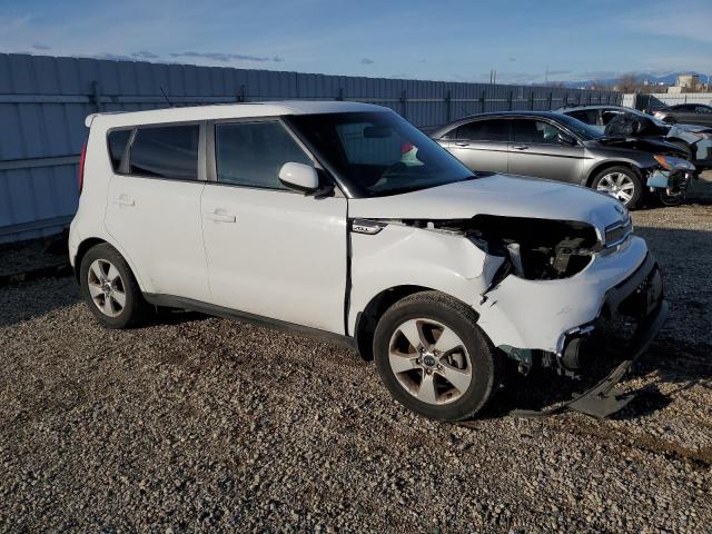 KNDJN2A20H7465639 - 2017 KIA SOUL WHITE photo 4