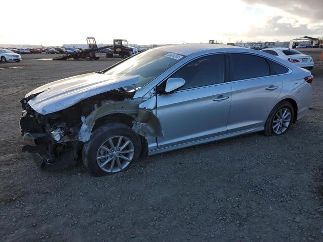 5NPE24AF0JH684675 - 2018 HYUNDAI SONATA SE SILVER photo 1