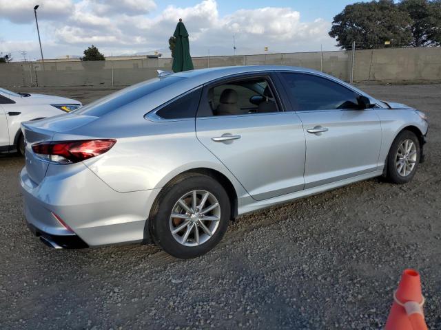 5NPE24AF0JH684675 - 2018 HYUNDAI SONATA SE SILVER photo 3