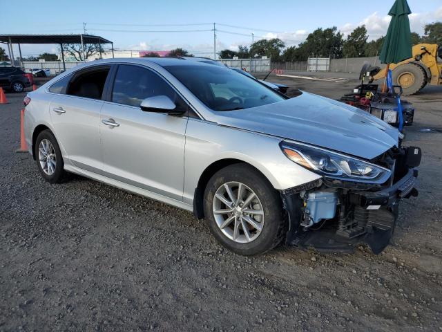 5NPE24AF0JH684675 - 2018 HYUNDAI SONATA SE SILVER photo 4