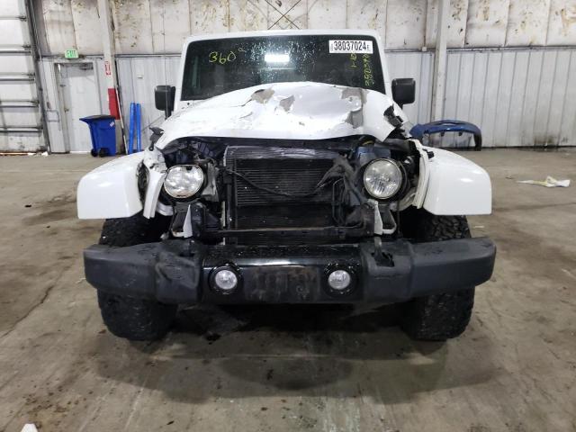 1C4BJWEG3CL236384 - 2012 JEEP WRANGLER SAHARA WHITE photo 5