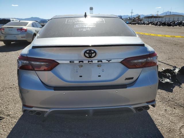 4T1KZ1AK9NU065963 - 2022 TOYOTA CAMRY TRD SILVER photo 6