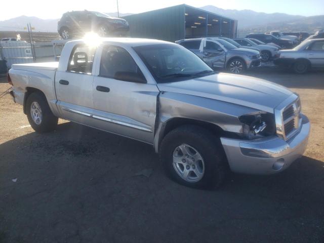 1D7HE58N65S223310 - 2005 DODGE DAKOTA QUAD LARAMIE SILVER photo 4