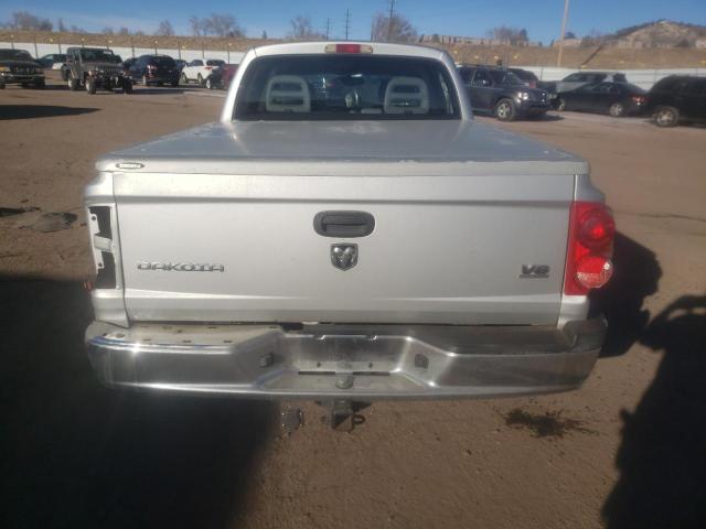 1D7HE58N65S223310 - 2005 DODGE DAKOTA QUAD LARAMIE SILVER photo 6