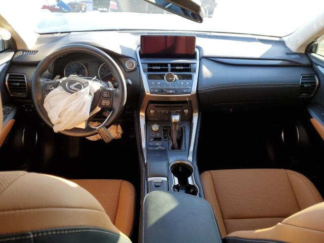 JTJGARBZ5M2186671 - 2021 LEXUS NX 300 BASE Srebrny zdjęcie 8