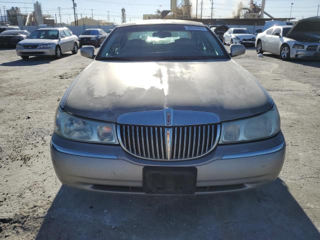 1LNHM82W6XY611178 - 1999 LINCOLN TOWN CAR SIGNATURE TAN photo 5