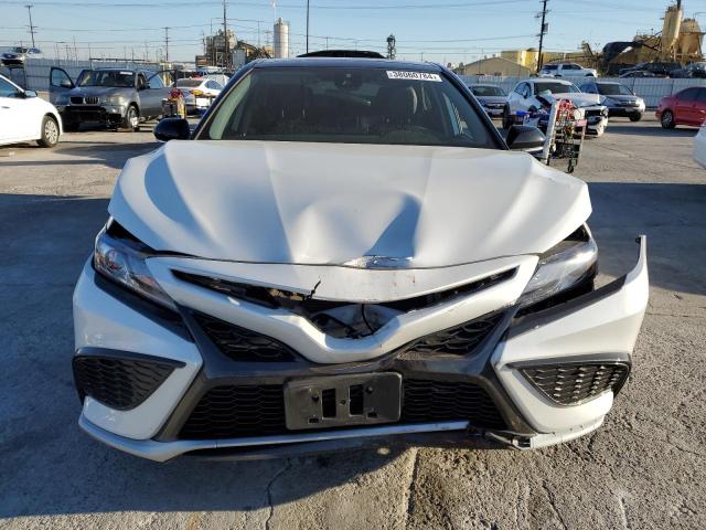 4T1K61BK1PU084825 - 2023 TOYOTA CAMRY XSE WHITE photo 5