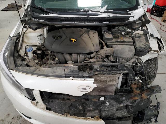 KNAFK5A85J5771397 - 2018 KIA FORTE LX WHITE photo 11