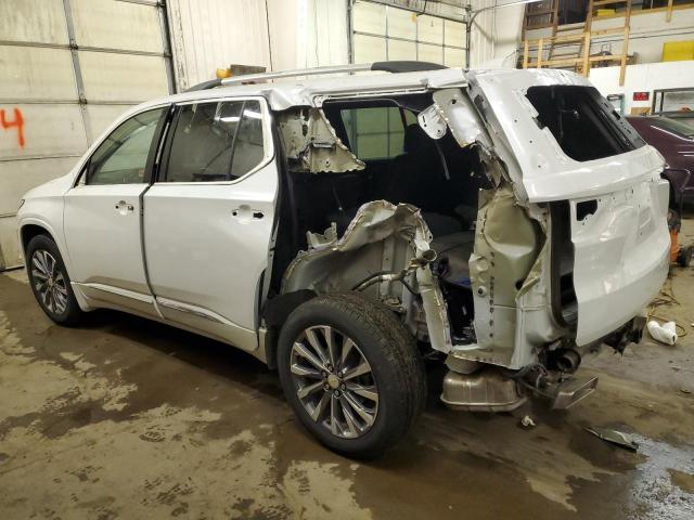 1GNEVKKW8NJ165985 - 2022 CHEVROLET TRAVERSE PREMIER WHITE photo 2