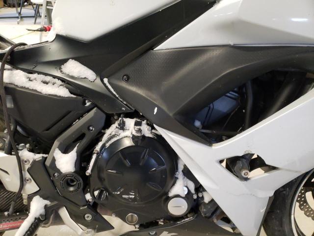 JKAEXEJ18HDA00481 - 2017 KAWASAKI EX650 J თეთრი ფოტო 7