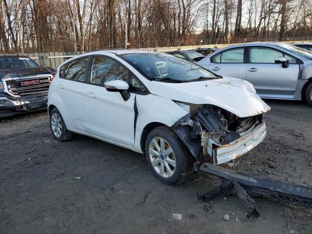 3FADP4EJ2DM131607 - 2013 FORD FIESTA SE WHITE photo 4