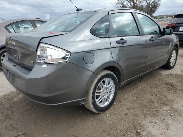 1FAHP3FN7AW155331 - 2010 FORD FOCUS SE GRAY photo 3