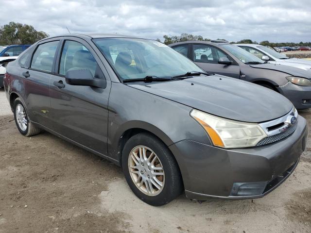 1FAHP3FN7AW155331 - 2010 FORD FOCUS SE GRAY photo 4