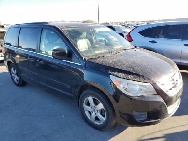 2V4RW3DG8BR625646 - 2011 VOLKSWAGEN ROUTAN SE BLACK photo 4