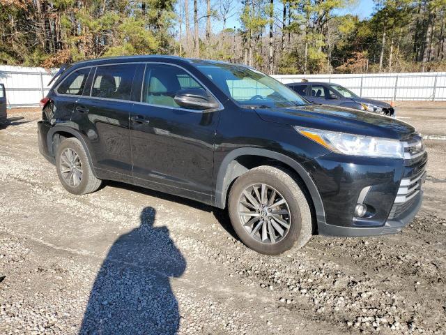 5TDKZRFH4JS282626 - 2018 TOYOTA HIGHLANDER SE BLACK photo 4