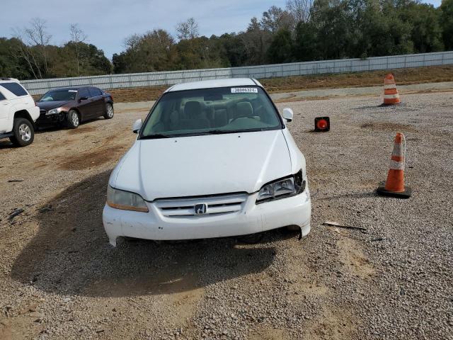 1HGCG66592A102362 - 2002 HONDA ACCORD LX WHITE photo 5