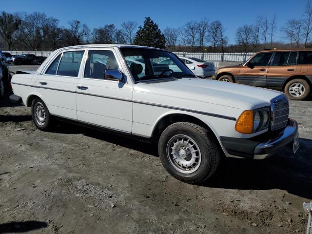 WDBAB33AXEA087944 - 1984 MERCEDES-BENZ 300 DT WHITE photo 4