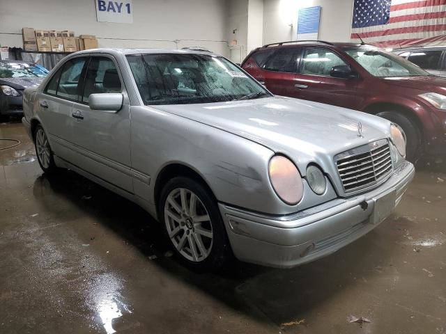 WDBJF70H8XA895399 - 1999 MERCEDES-BENZ E 430 SILVER photo 4