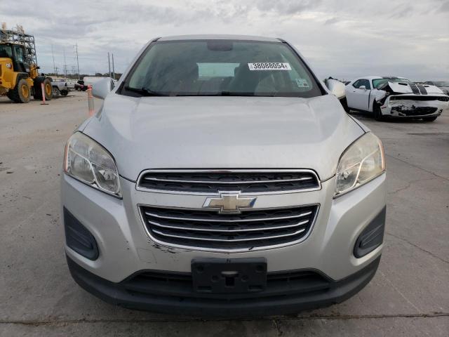 KL7CJKSB1FB231231 - 2015 CHEVROLET TRAX LS SILVER photo 5