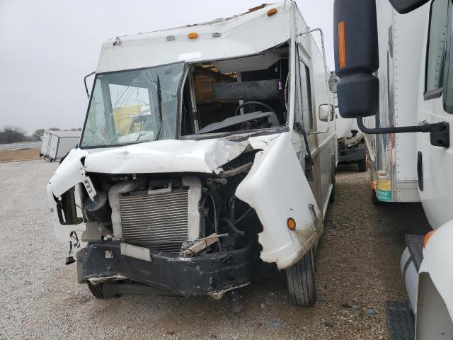 4UZAANBW52CJ66964 - 2002 FREIGHTLINER CHASSIS M LINE WALK-IN VAN WHITE photo 2