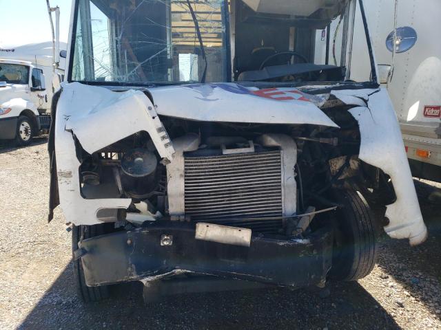 4UZAANBW52CJ66964 - 2002 FREIGHTLINER CHASSIS M LINE WALK-IN VAN WHITE photo 9