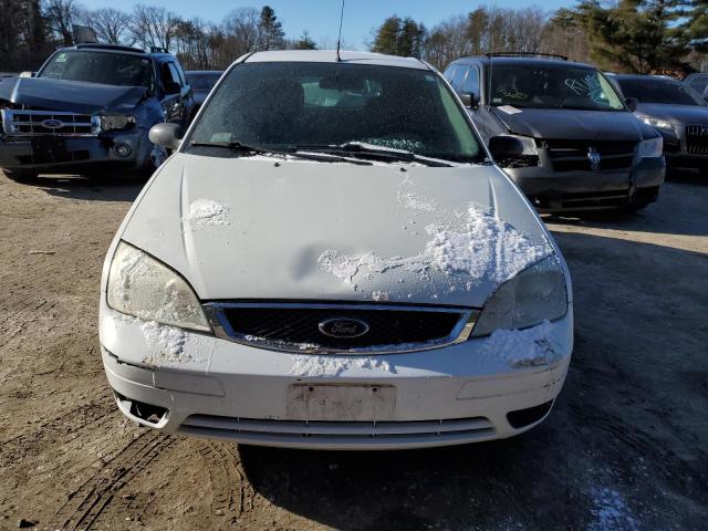 3FAFP31N65R134641 - 2005 FORD FOCUS ZX3 WHITE photo 5