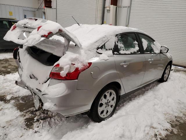 1FAHP3F28CL299349 - 2012 FORD FOCUS SE SILVER photo 3