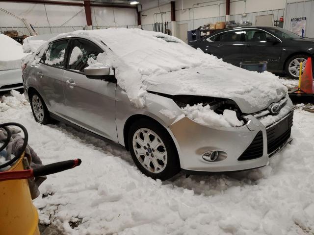 1FAHP3F28CL299349 - 2012 FORD FOCUS SE SILVER photo 4