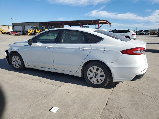 3FA6P0G76KR171417 - 2019 FORD FUSION S WHITE photo 2