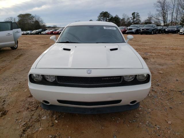 2B3CJ4DV3AH215815 - 2010 DODGE CHALLENGER SE WHITE photo 5