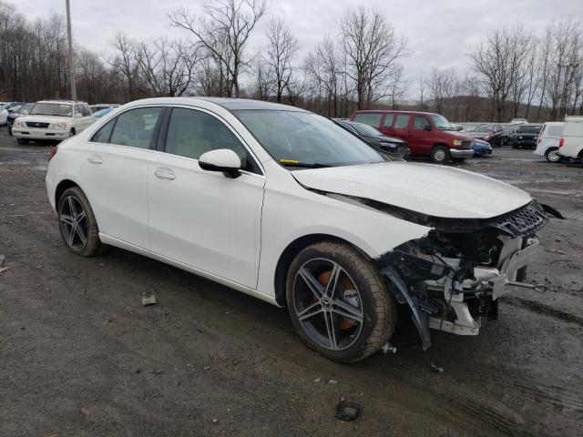 W1K3G4FB2NJ360435 - 2022 MERCEDES-BENZ A 220 4MATIC WHITE photo 4